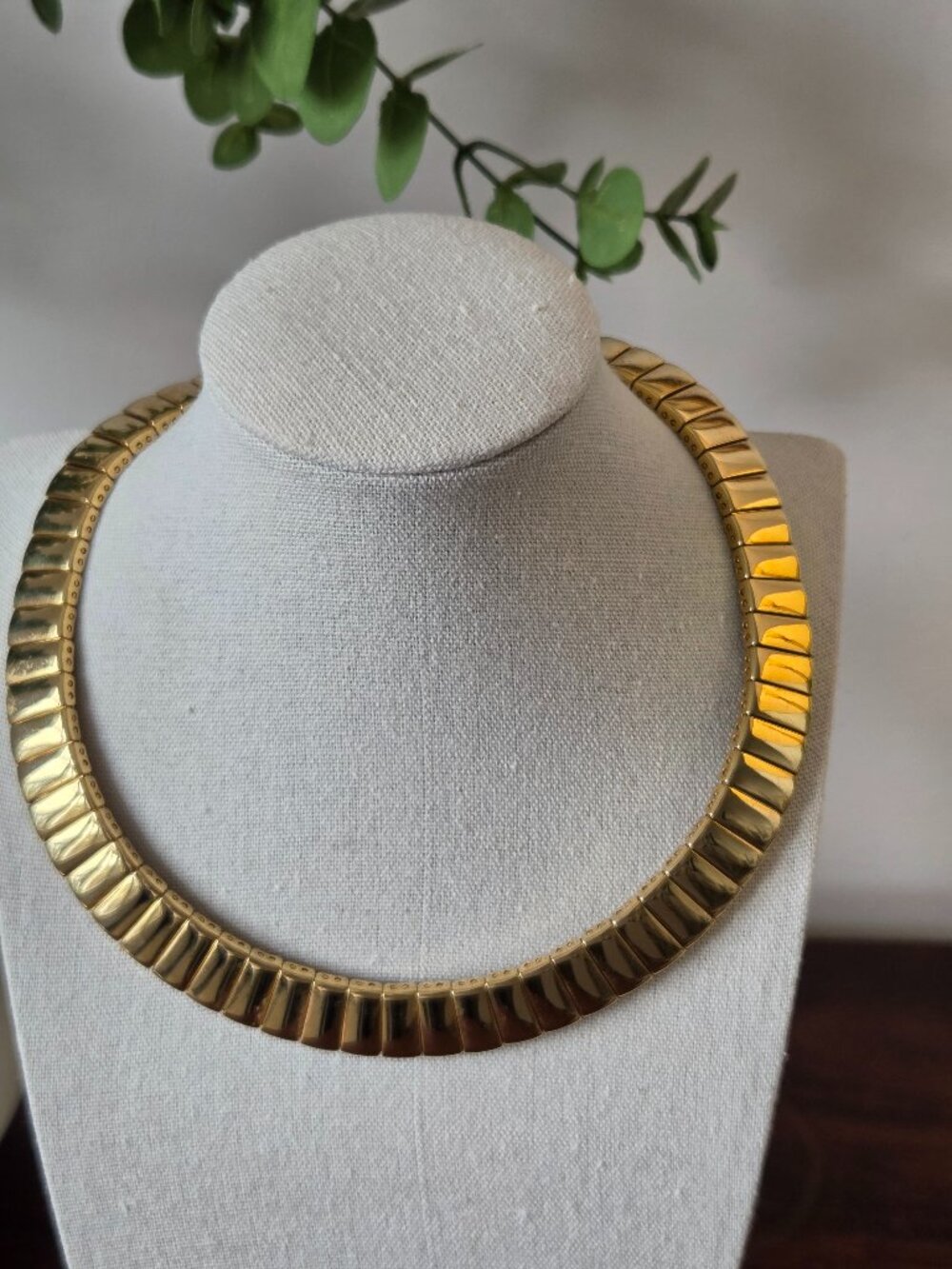 Vtg gold tone interlocking link Cleopatra style choker